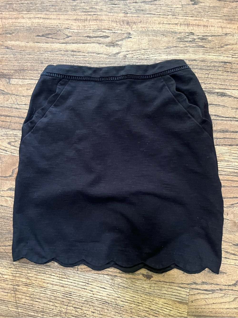 Black scalloped pencil skirt